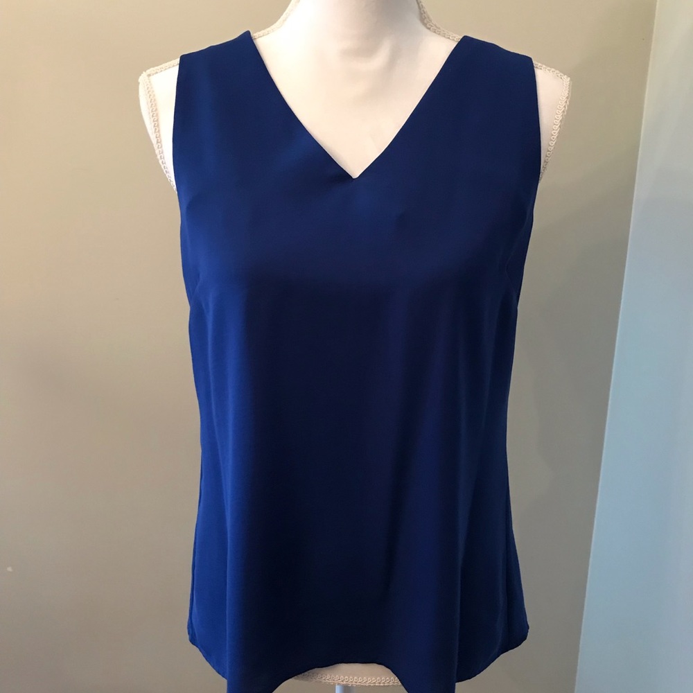 Sleeveless twist back blouse
